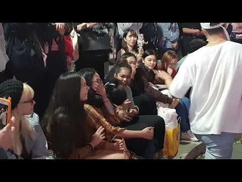 20191024. GREEMKUN. TWICE 'TT' COVER. HAPPY BUSKING WITH ONLOOKER.