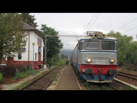 Romania: CFR electric loco departs Nimigea on a one-coach Ilva Mica to Dej Calatori passenger train