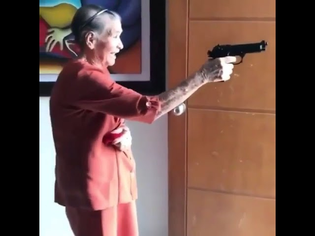 Vídeo relacionado con La abuela que encontró una pistola y disparó (Nefelibata)