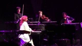 Tori Amos - Fearlessness (December 2, 2011 - Beacon Theater, New York City)