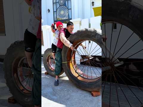 This motorcycle has the world's largest engine displacement.😱 このバイクは世界最大の排気量を持っています。