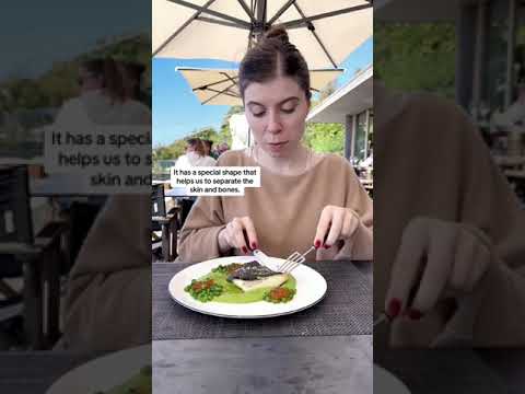 How to use a fish knife?