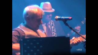 Davide Van De Sfroos - trenu trenu - Teatro Smeraldo Milano - 5 Maggio 2012.wmv