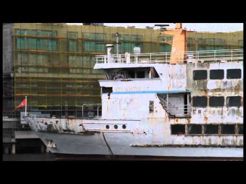 Kollision bei Auslaufversuch der Gloria D im Binnenhafen Harburg.mov