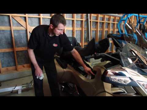 Can-Am Spyder : How To Check Your Oil