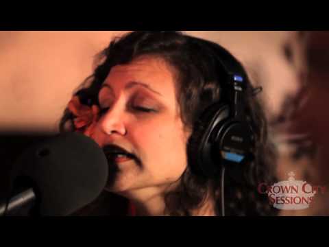 Crown City Sessions: Salt Petal - "Por La Luna" (Live)