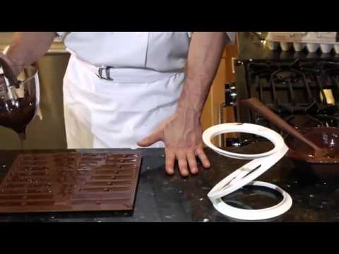 Sada pro práci s čokoládou Silikomart ! - YouTube.flv