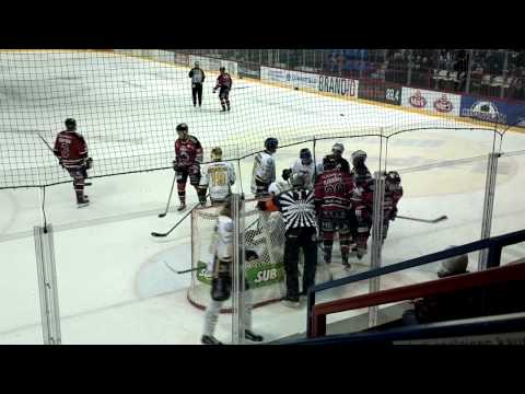 Ässät-Ilves 28.11.2014. Juha "Järkkäri" Järvenpää ryöstää Ojamäen "varman" maalin