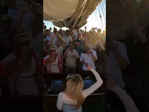 Taly Shum b2b Korolova - Karavela Boat Party, Lisbon