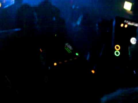 Gregg Ashley warming up for Laidback Luke