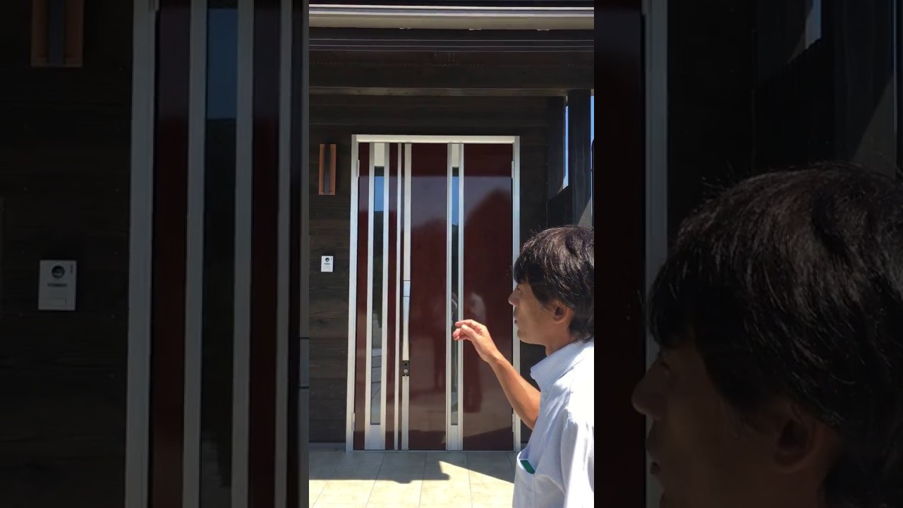玄関とガレージの動画サムネイル