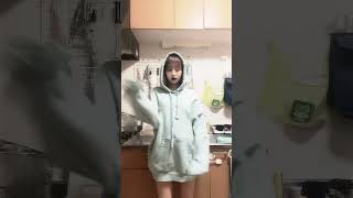 キッチンでダンス?【オススメ最新動画】#短大生 #tiktok ＃恋中真央 ＃おすすめ
