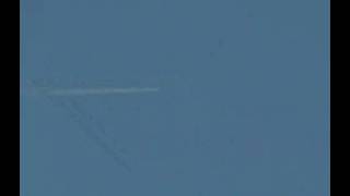 preview picture of video 'OVNI.UFO ( false airplane invisible...)  20.OCT 2010    3:57 PM.    Imágenes: Ferro'