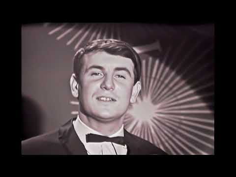 1965 Ireland: Butch Moore - Walking the streets in the rain (6th place at Eurovision Song Contest)