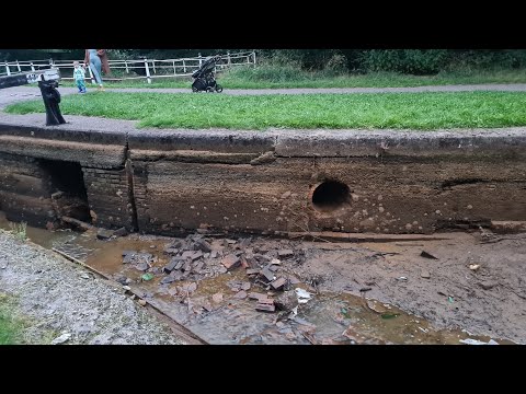 Drained canal Lock - Trent & Mersey canal - Kidsgrove - Stoke-on-Trent 