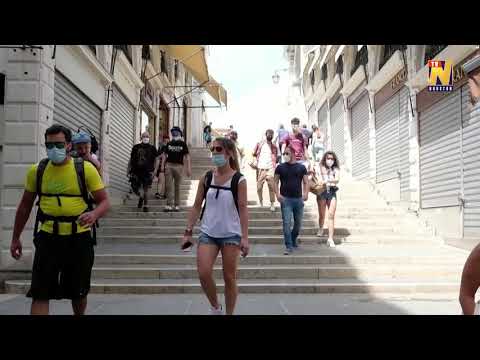 Italian tourists return to Venice