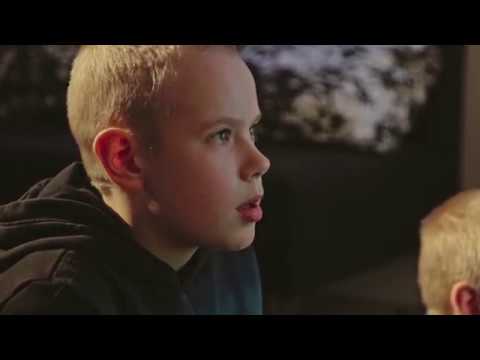 Iso musta kukot perseeseen