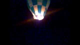 preview picture of video 'Gas Baloon fly at Valvettithurai Sky, Jaffna - புகைக்கூடு (புகைகுண்டு) வல்வையில்'
