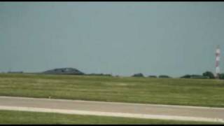 preview picture of video 'B 2 Spirit Stealth Bomber Whiteman AirForce Base 2009'