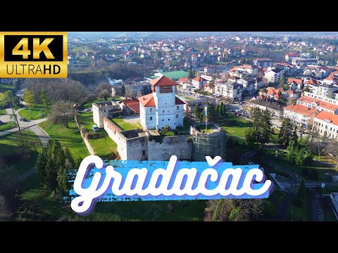 Gradačac dron video - pogled na kulu i grad iz zraka (4K)