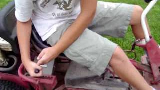 How To Drive a Snapper Ride-On Lawnmower