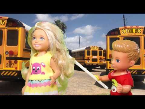 Rodzinka Barbie - Wycieczka szkolna, Olek rozrabiaka. Bajka dla dzieci po polsku. The Sims 4. Odc.97