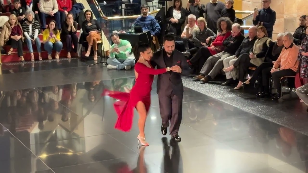 Vals VIEJO PORTON de Biaggi bailan Clarisa Aragón y Jonathan Saavedra