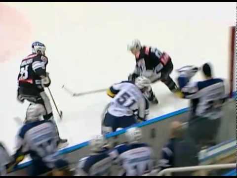 20.2.2010 TPS - Blues - Xtra: Kun kentän pienin taklaa