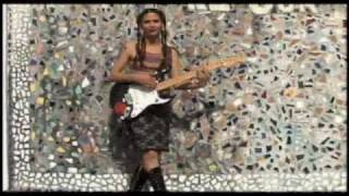 La Muñeca y Los Muertos: Chica (Official Music Video)
