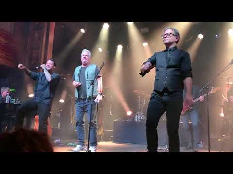 Guus Meeuwis (w/ Thomas Acda & Kraantje Pappie) - "Missen Zou" - Live in NYC - October 29, 2022