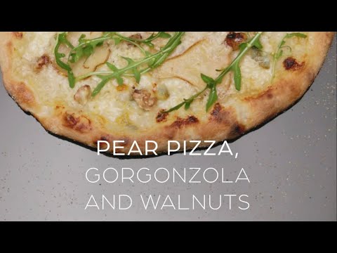 Pear, gorgonzola and walnuts pizza recipe