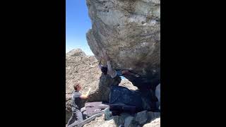 Video thumbnail of Smurf Berries Low, V10. Mickey's Beach