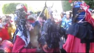 preview picture of video 'palhaços de folia de reis encontro nacional de folias de reis muqui es'