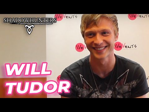 Will Tudor (SHADOWHUNTERS) adore l'arrivée sur scène durant les conventions !