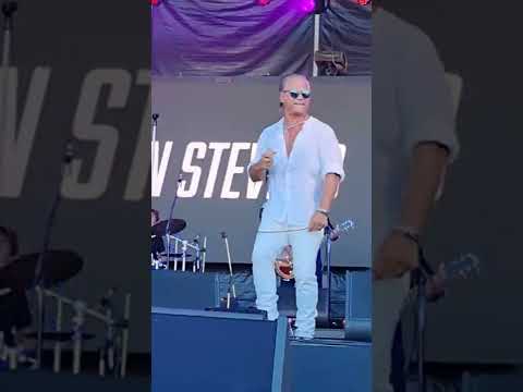 Jon stevens live at Red Hot summer tour Sunday 16/1/2022