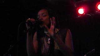 Jamila Woods - &quot;Lonely&quot; (Live in Boston)