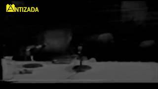 הרבי מליובאוויטש מנגן ניגון על אחת (קצ"א) - התמונה מוצגת ישירות מתוך אתר האינטרנט יוטיוב. זכויות היוצרים בתמונה שייכות ליוצרה. קישור קרדיט למקור התוכן נמצא בתוך דף הסרטון