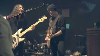 Download lagu Andra And The Backbone - Hitamku Live minq mp3