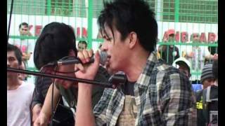 Download lagu Peterpan - Topeng live at Rutan Kebon Waru Bandung ( full video ) mp3