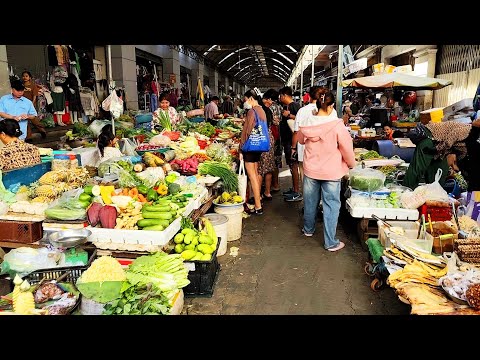 Amazing Cambodian Market Scene! @ Phsar Por Nhanan Fresh Seafood, Meat & Countryside Food Tour.