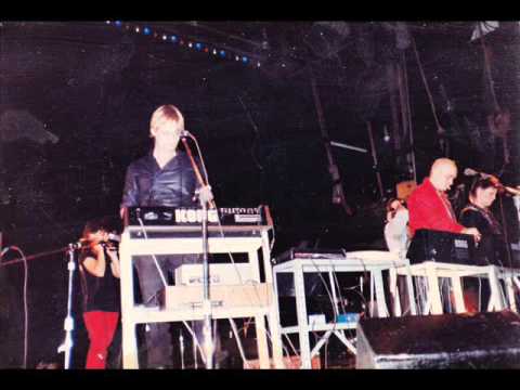 Dokument - Hippies, Into The Abyss/Recoil (Live 1986)