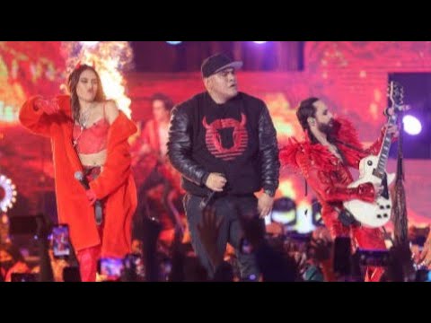 Nicole Favre en los MTV MIAW 2022 con Moderatto y Aczino (fancam)