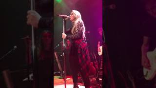 Have Yourself a Merry Little Christmas - Sabrina Carpenter (Live)