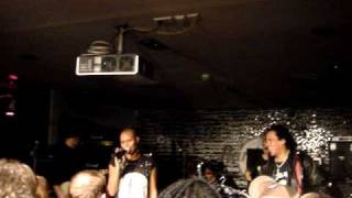Skunk Anansie - Intro  &quot;Feeling the Itch&quot; - Hard Rock Cafe Berlin 2010 - Fooling around with Cass