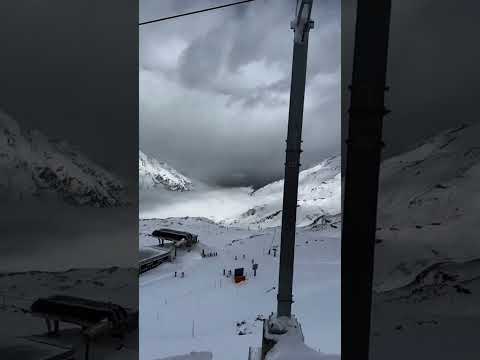 "Blissful Winter Wonderland: Exploring Switzerland's Breathtaking Snowscapes"