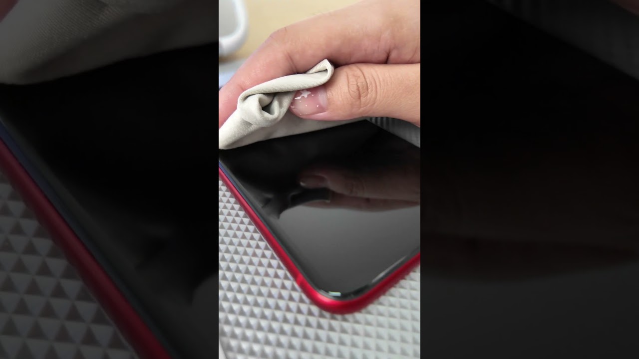 With our machine, any phone your customers bring has a perfect screen protector.