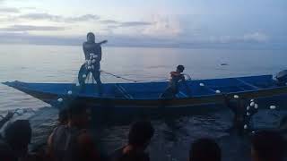 preview picture of video 'Tangkap Ikan di Desa waenibe'