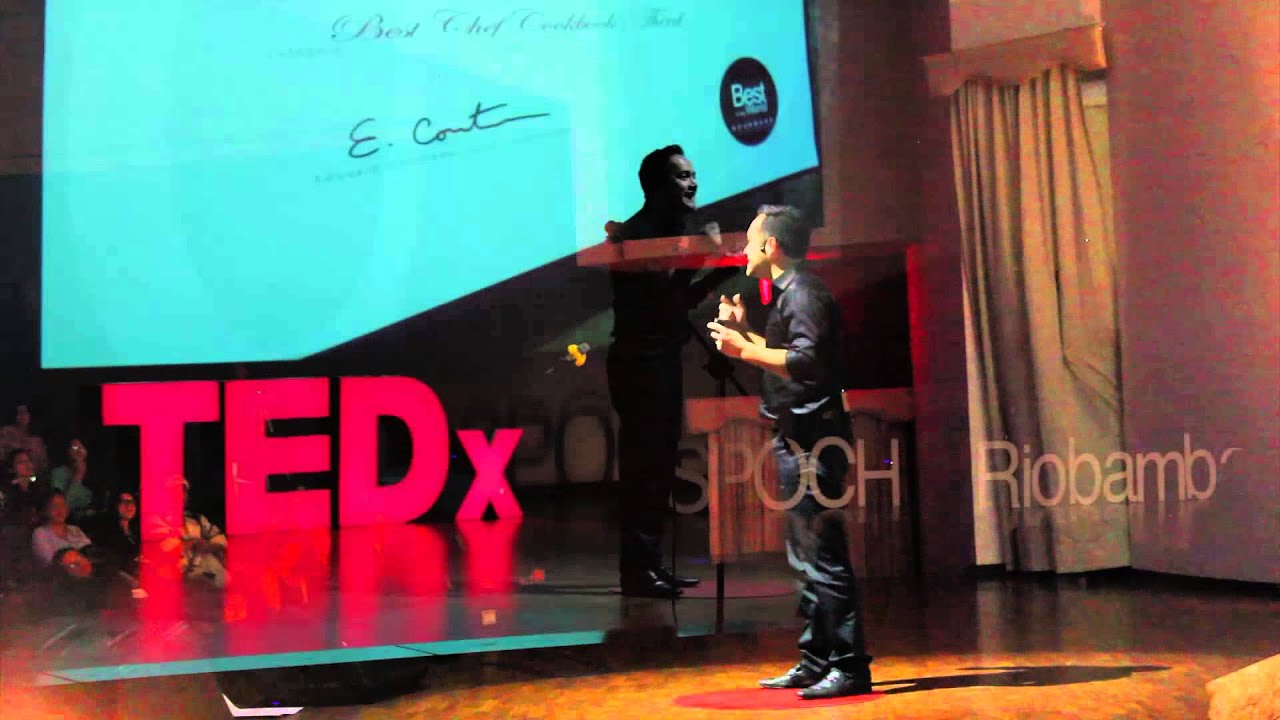 Felipe Rivadeneira durante su conferencia La realidad de los sueños en TEDxESPOCHRiobamba