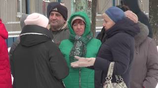 «Поверніть нам наше»: мешканці гуртожитку в Новобаварському районі вийшли на мітинг