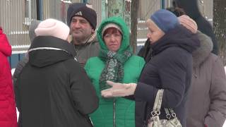 «Поверніть нам наше»: мешканці гуртожитку в Новобаварському районі вийшли на мітинг